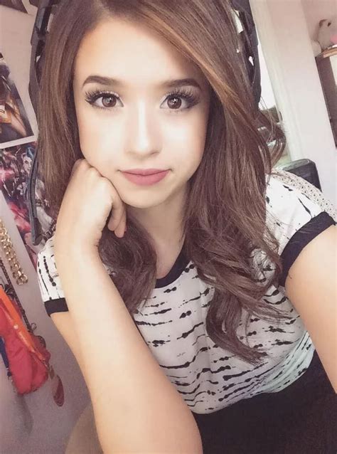 pokimane nude slip|FULL VIDEO: Pokimane Nude Photos Leaked (Twitch Streamer)